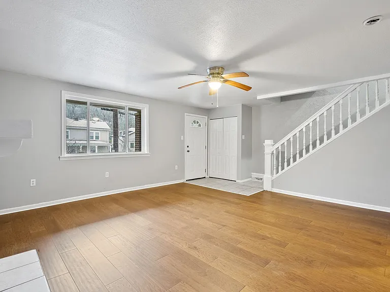 410 Lorenz Ave — Photo 2