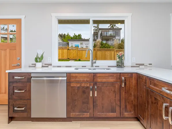 8082 York Ave, North Cowichan, BC V0R 1R0