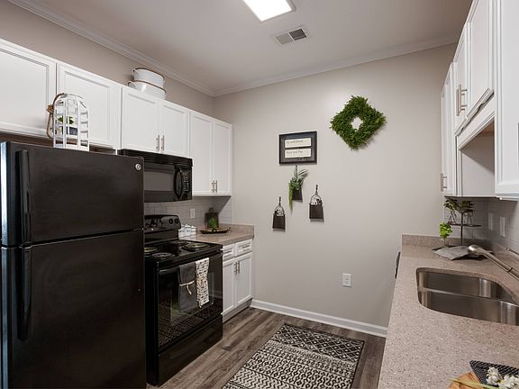 3rd image of 3325 Oak Forest Dr #3440-103