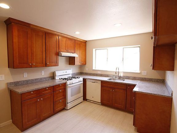 2nd image of 2891 Cornwall Dr