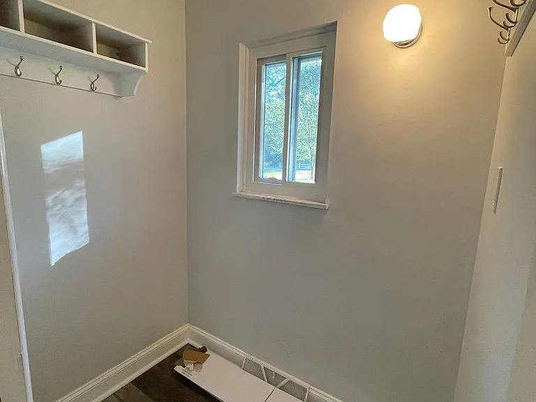 3212 Charing Cross Rd — Photo 35