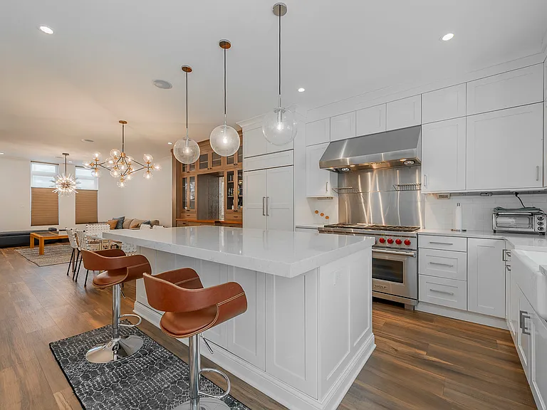 419 W Grand Ave #G — Photo 3