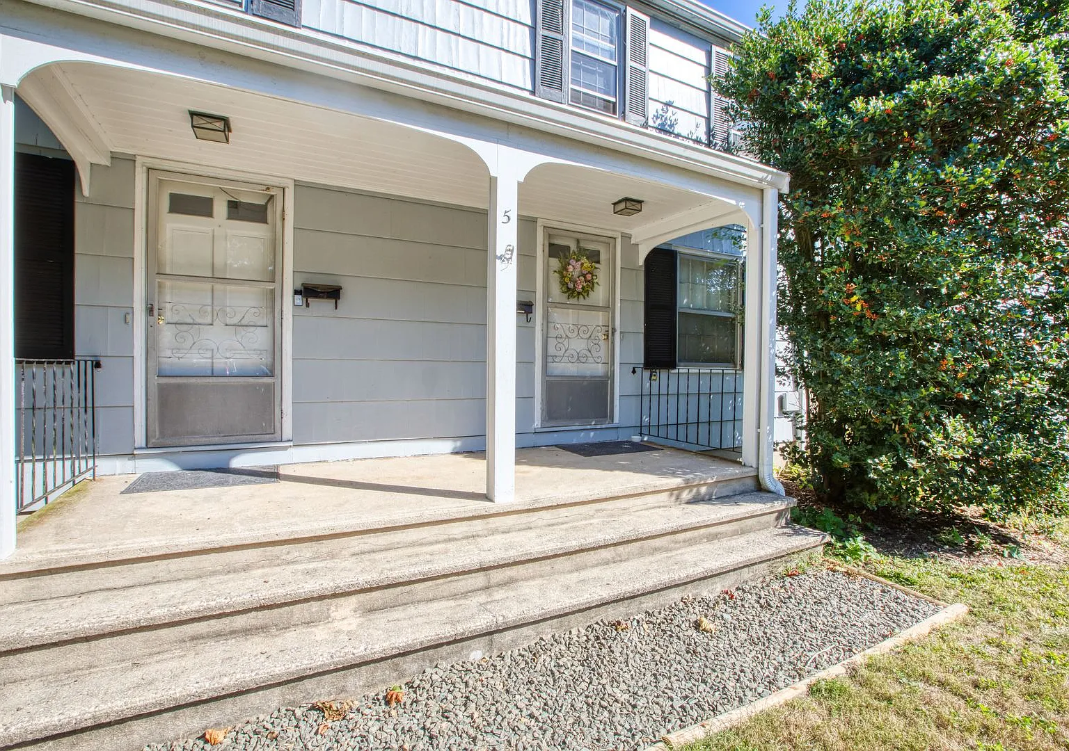 Duplex style 2 bedroom updated — Photo 2