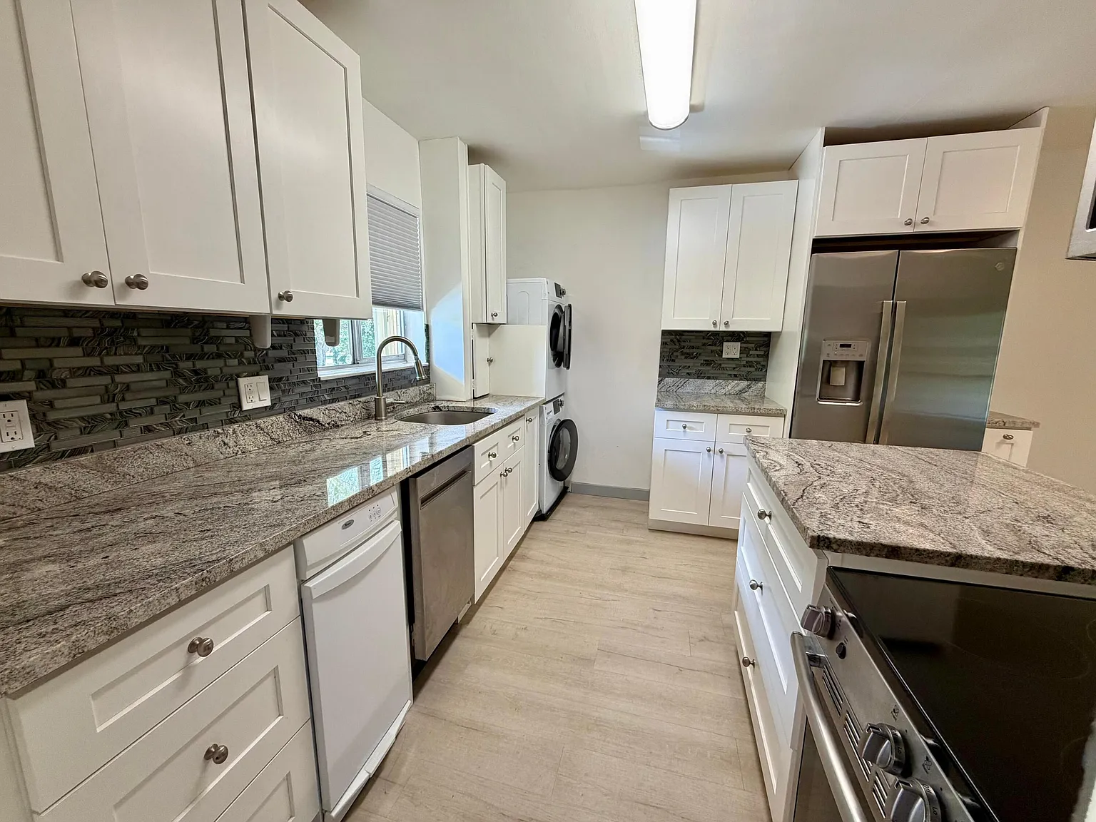 2 bed, 2.0 bath, 1044 sqft, $2,300 — Photo 3