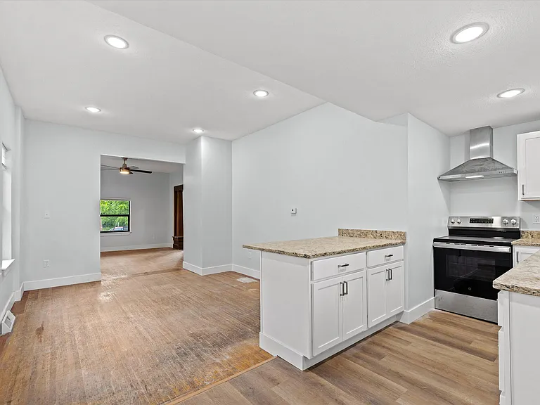403 N 9th St — Photo 13