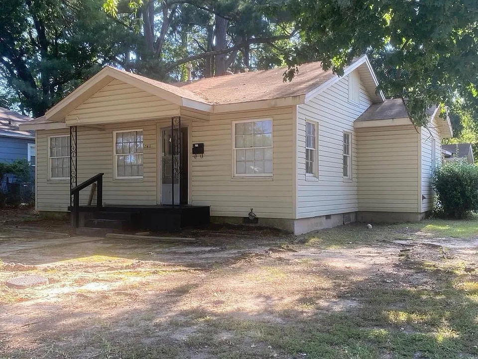 741 Lucy Cir
