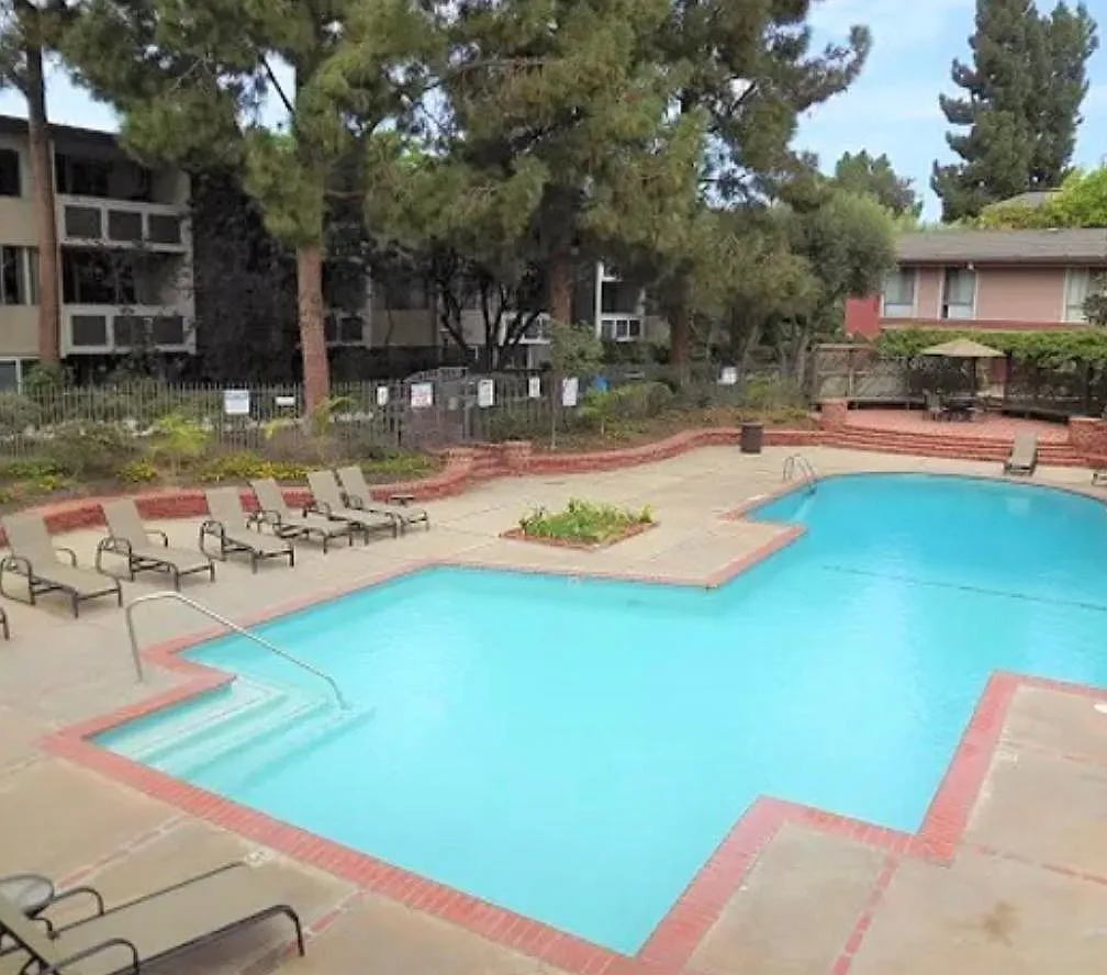 6305 Green Valley Cir — Photo 2