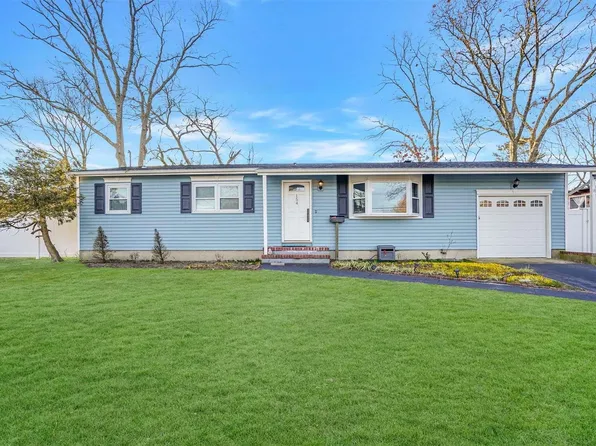 154 Swan Lake Drive, Patchogue, NY 11772