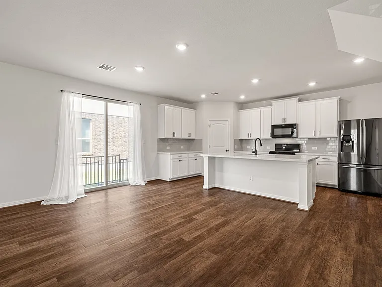 2904 Harvester Ln — Photo 8