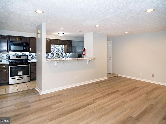 4th image of 93 Kenwood Dr