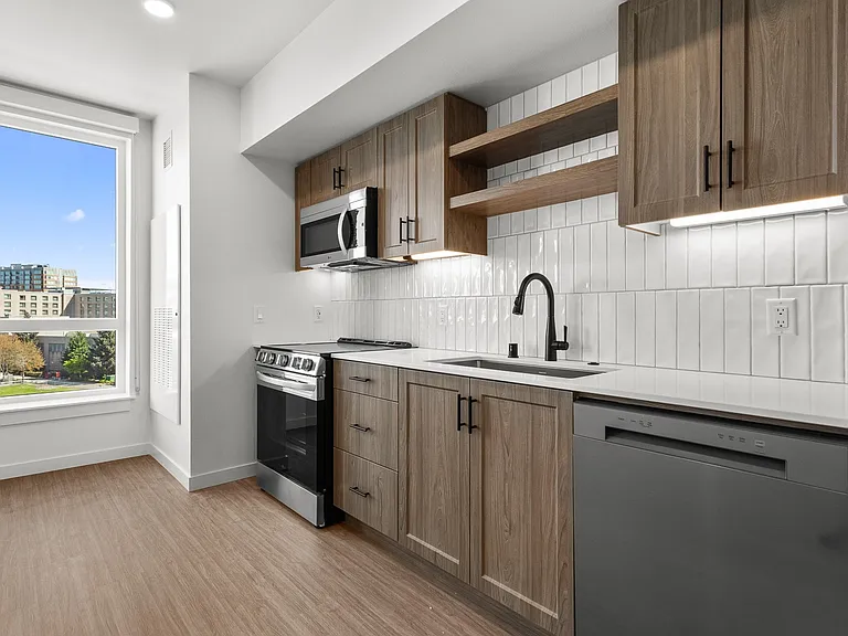 440 West — Photo 19