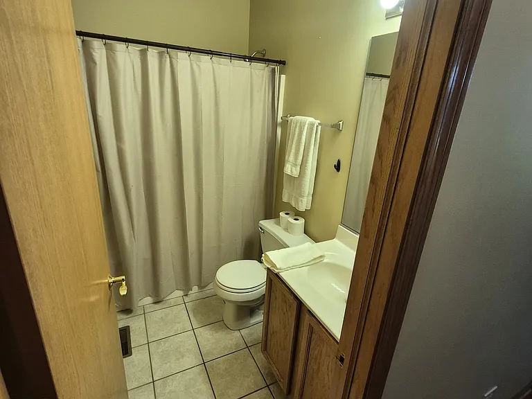 1628 Devonshire Ln — Photo 17