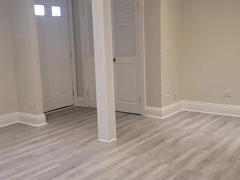 another view of the 13' 3" x 19' 6" Living/Family room w/ front entry closet