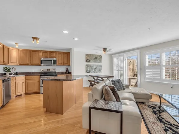 98 Bridle Cross Rd #98, Fitchburg, MA 01420