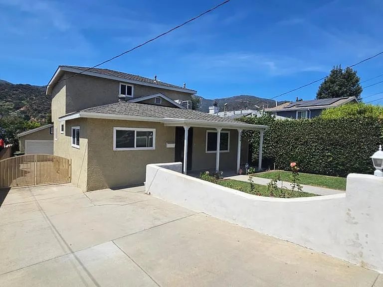 2960 Piedmont Ave — Photo 1
