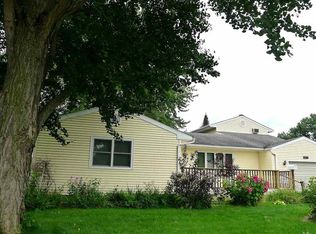 722 N 13th St, Clinton, IA 52732
