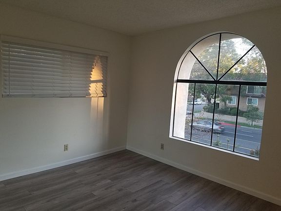 5th image of 1907 W Victory Blvd APT C