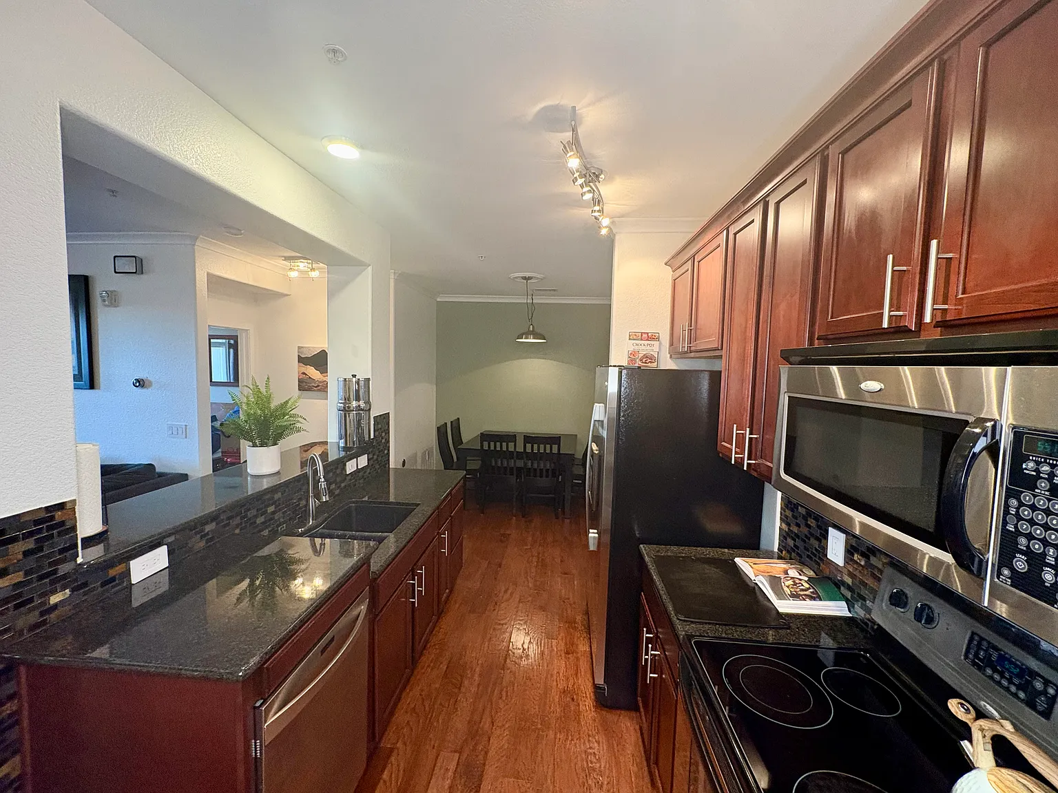 2 bed, 1124 sqft, $2,289 — Photo 3