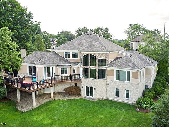 3rd image of 547 Heatherleigh Dr