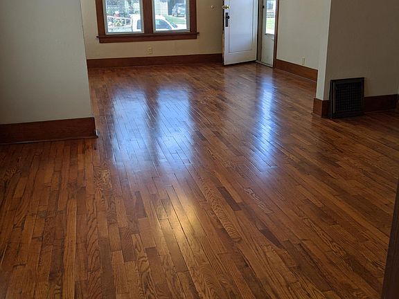 Looking from kitchen doorway back to the front door