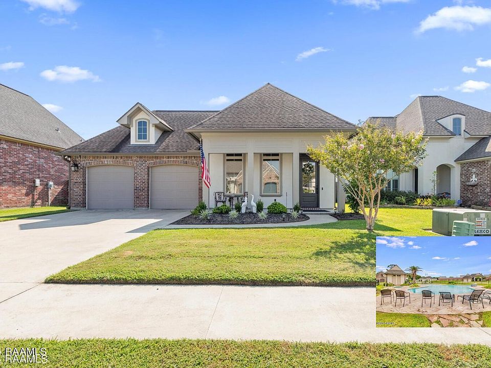 1st image of 305 Cypress View Dr