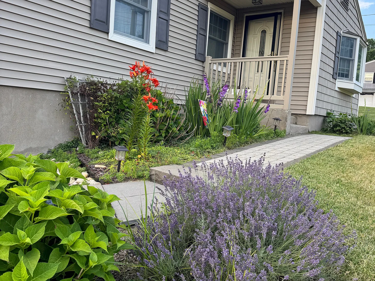 3 bed, 1305 sqft, $2,400 — Photo 3