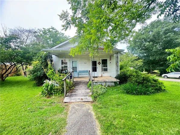 502 N Church St, Central, SC 29630