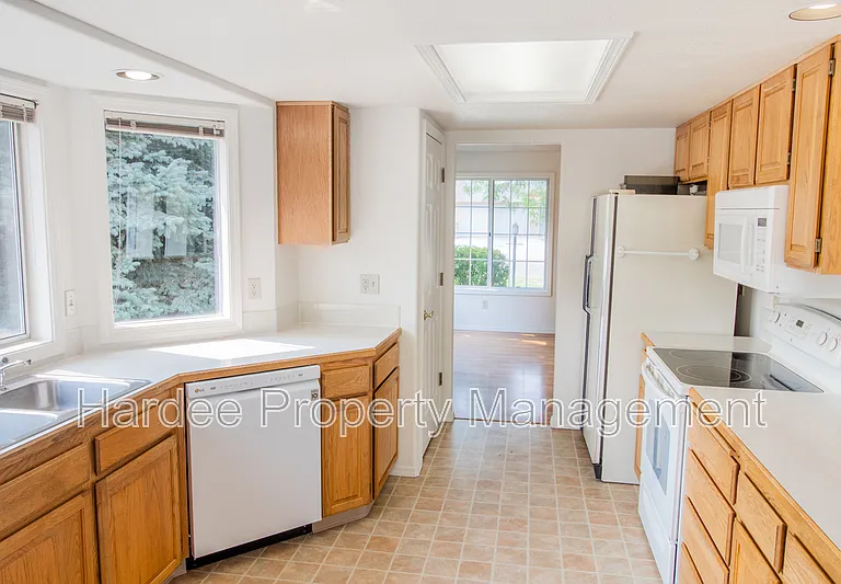 9952 W Pattie Dr — Photo 2