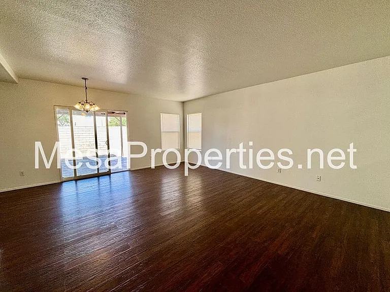 15083 Brown Ln — Photo 4