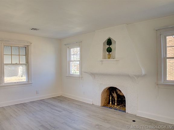 3rd image of 707 S Knoxville Ave