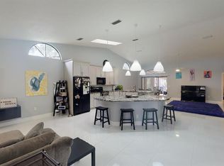 6129 Nicole Dr, Sarasota, FL 34243