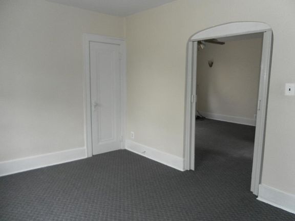4th image of 1571 Oak St #U