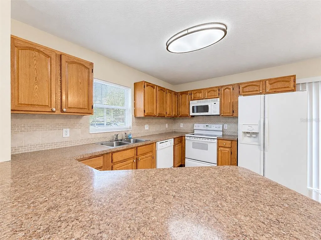 3 bed, 2.0 bath, 1200 sqft, $1,950 — Photo 2