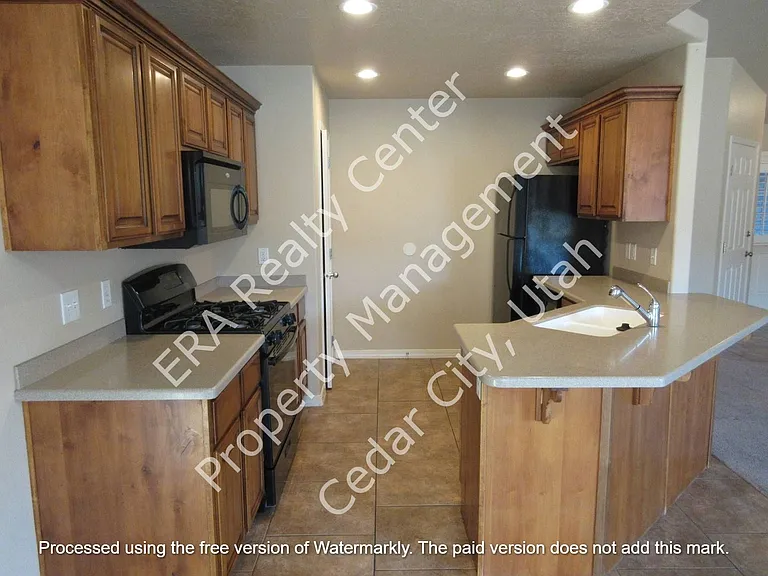 4276 W 300 N — Photo 2