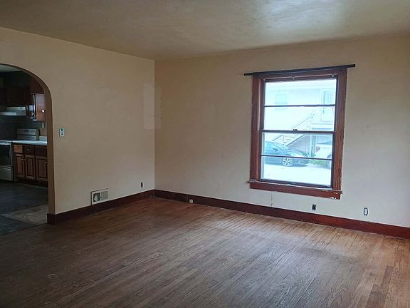 2nd image of 120 E Adams St