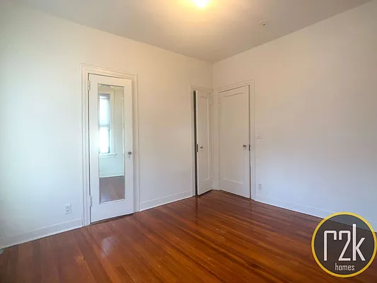 Rented by Realty 2000 Corp | media 8