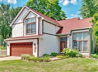 17W366 Elm Pl, Oakbrook Terrace, IL 60181