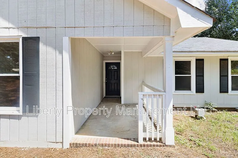 3 bed, 2.0 bath, 1398 sqft, $1,425 — Photo 2