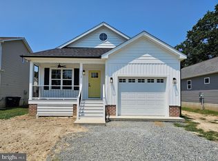 113 1st St, Colonial Beach, VA 22443