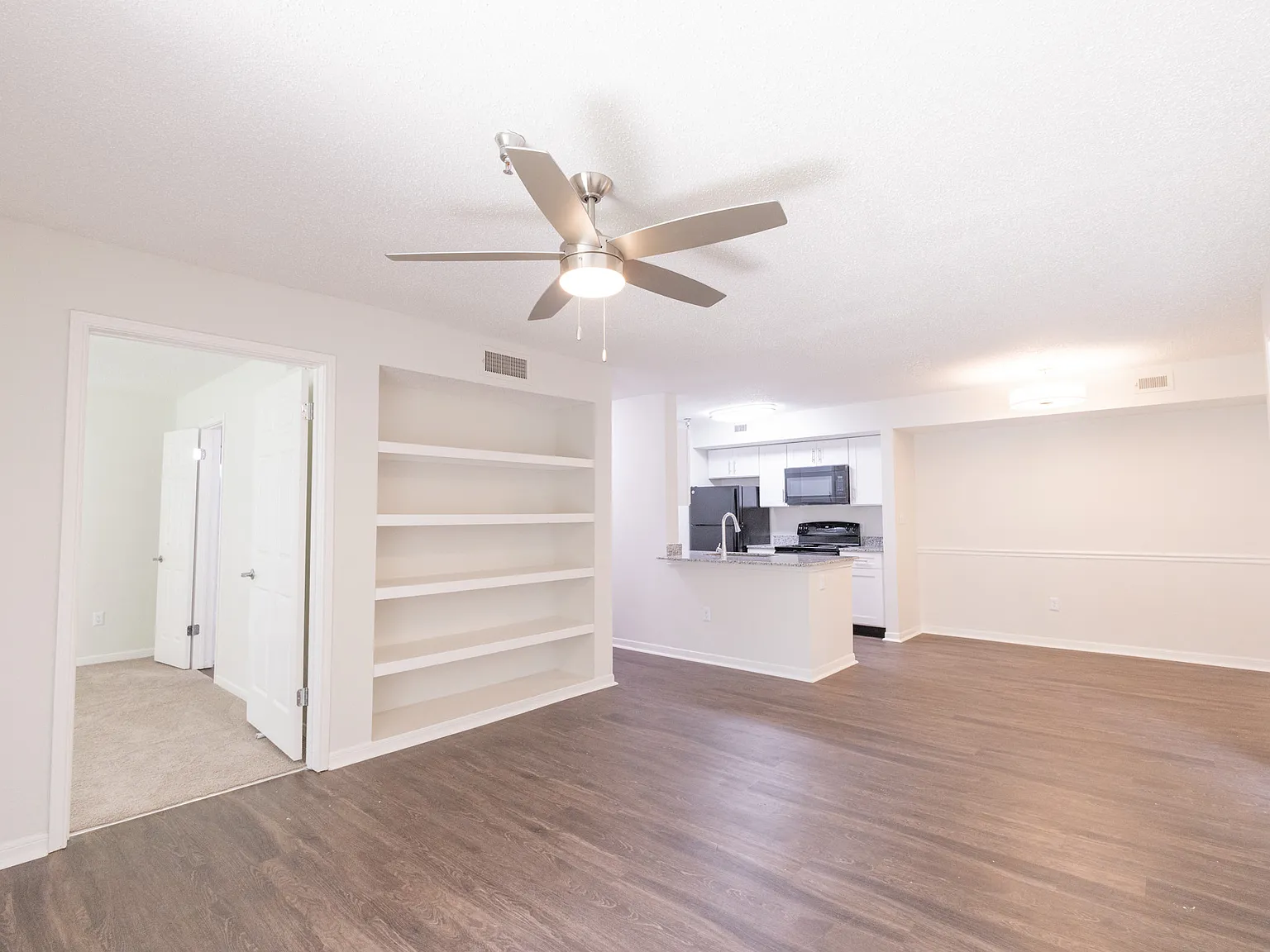 The Residence at White River Apartments — Photo 4