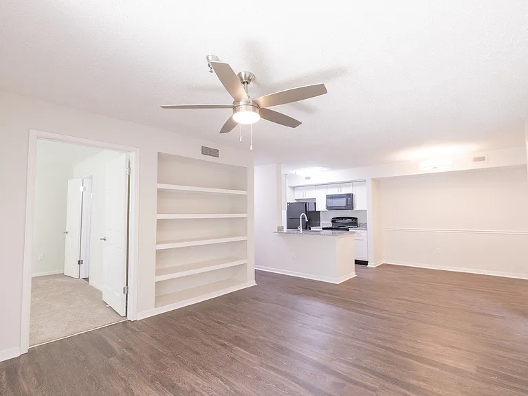 The Residence at White River Apartments — Photo 4
