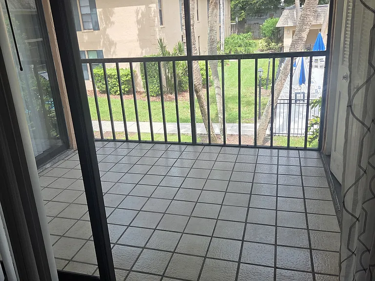 100 Grand Blvd — Photo 12