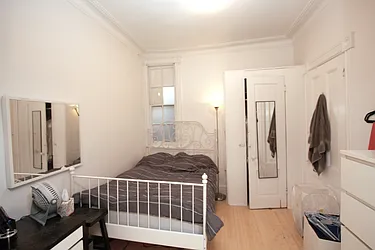 Rented by R New York