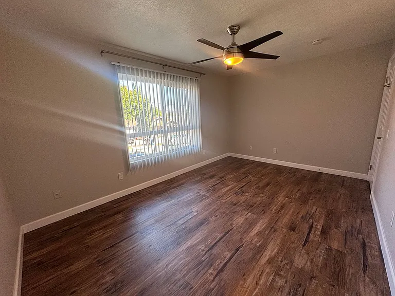 1355 Loma Ave #205 — Photo 21