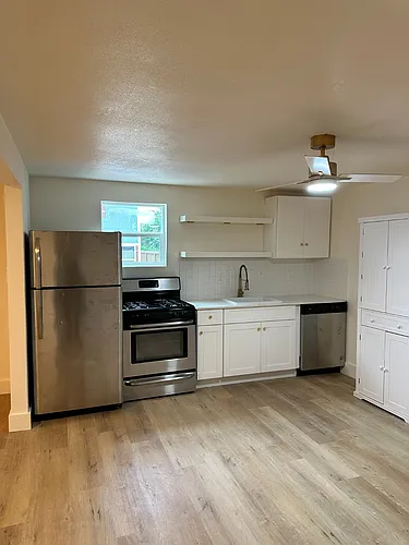 410 Randall St Photo 1