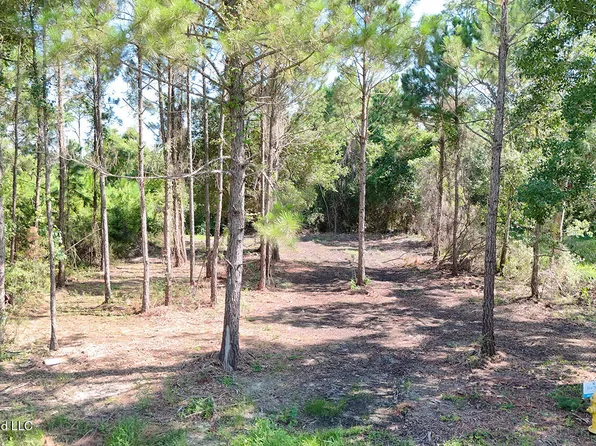 11 Walthall St, Pass Christian, MS 39571