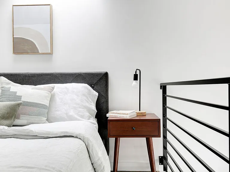 Welcome to Lakeview! - Live in Luxury & Style in the heart of Eastlake — Photo 9