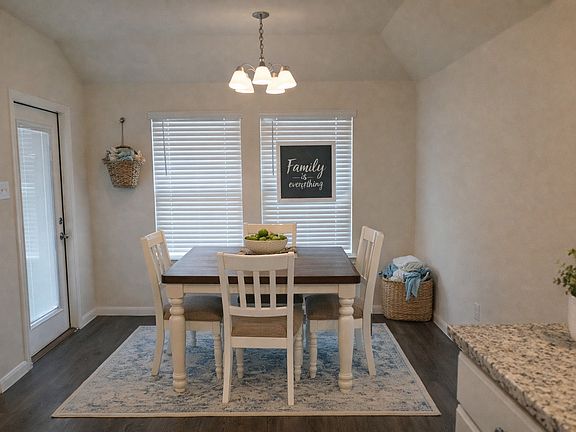 3rd image of 409 Spur Rdg