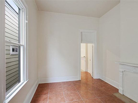 4th image of 2216-18 Freret St