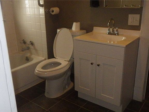 3rd image of 2924 E 125th St